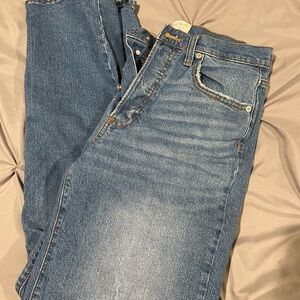 Universal Thread Women's Slim Jeans in Blue